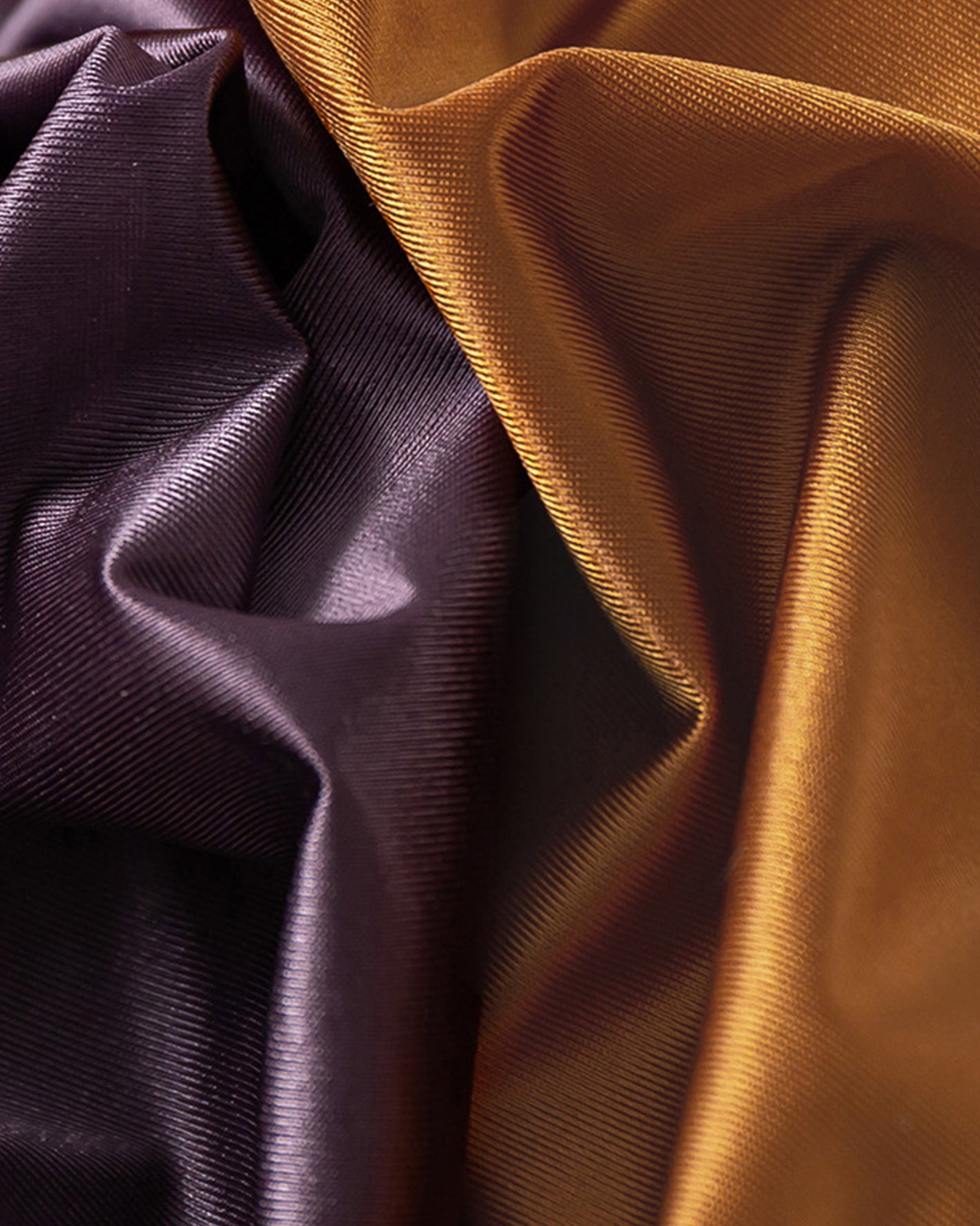 Bragas de satén premium con ribete de encaje.