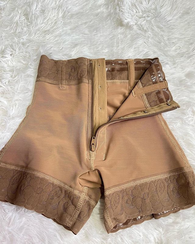 Bragas con control de barriga de encaje Levantamiento de glúteos con cremallera corta
