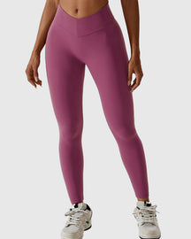 Leggings plisados ​​con costura en forma de V que moldean el cuerpo Pantalones de yoga para levantamiento de glúteos