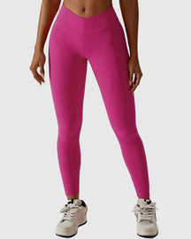 Leggings plisados ​​con costura en forma de V que moldean el cuerpo Pantalones de yoga para levantamiento de glúteos