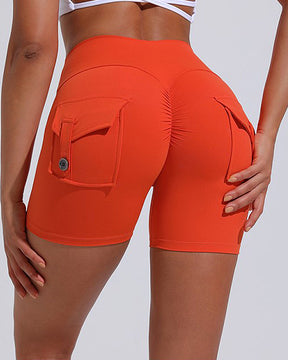 Pantalones cortos de yoga para mujer con bolsillos traseros tipo cargo y levantamiento de cadera