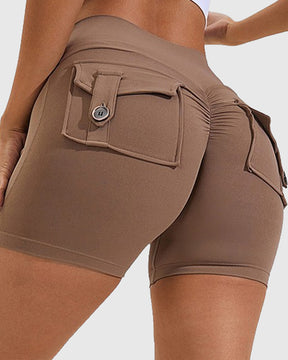 Pantalones cortos de yoga para mujer con bolsillos traseros tipo cargo y levantamiento de cadera