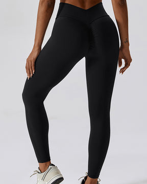 Leggings plisados ​​con costura en forma de V que moldean el cuerpo Pantalones de yoga para levantamiento de glúteos