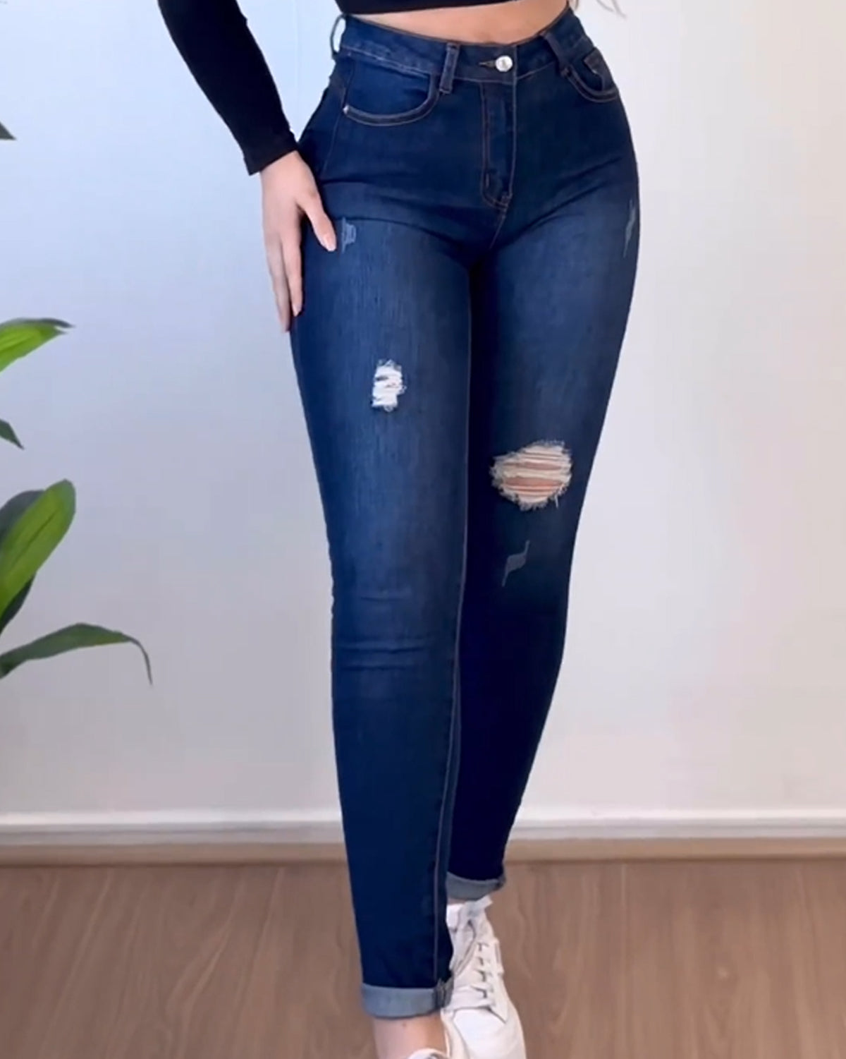 Ripped Butt Lift Skinny Jeans With Shaping Belts