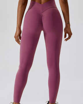 Leggings plisados ​​con costura en forma de V que moldean el cuerpo Pantalones de yoga para levantamiento de glúteos