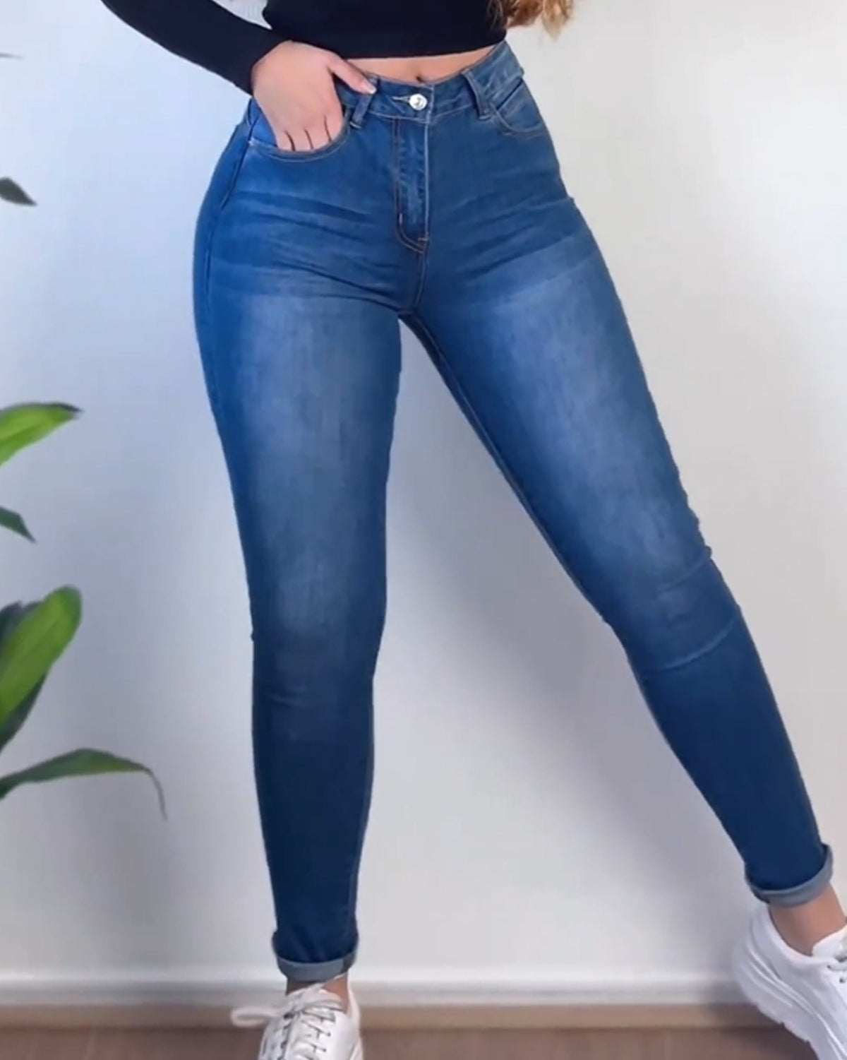 Jeans de cintura alta con levantamiento de glúteos y faja interna (pre-venta)