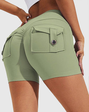 Pantalones cortos de yoga para mujer con bolsillos traseros tipo cargo y levantamiento de cadera