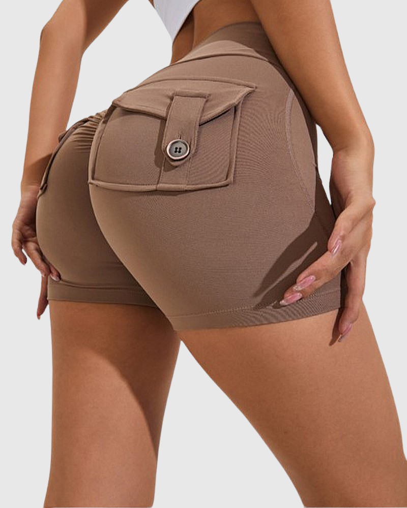 Pantalones cortos de yoga para mujer con bolsillos traseros tipo cargo y levantamiento de cadera