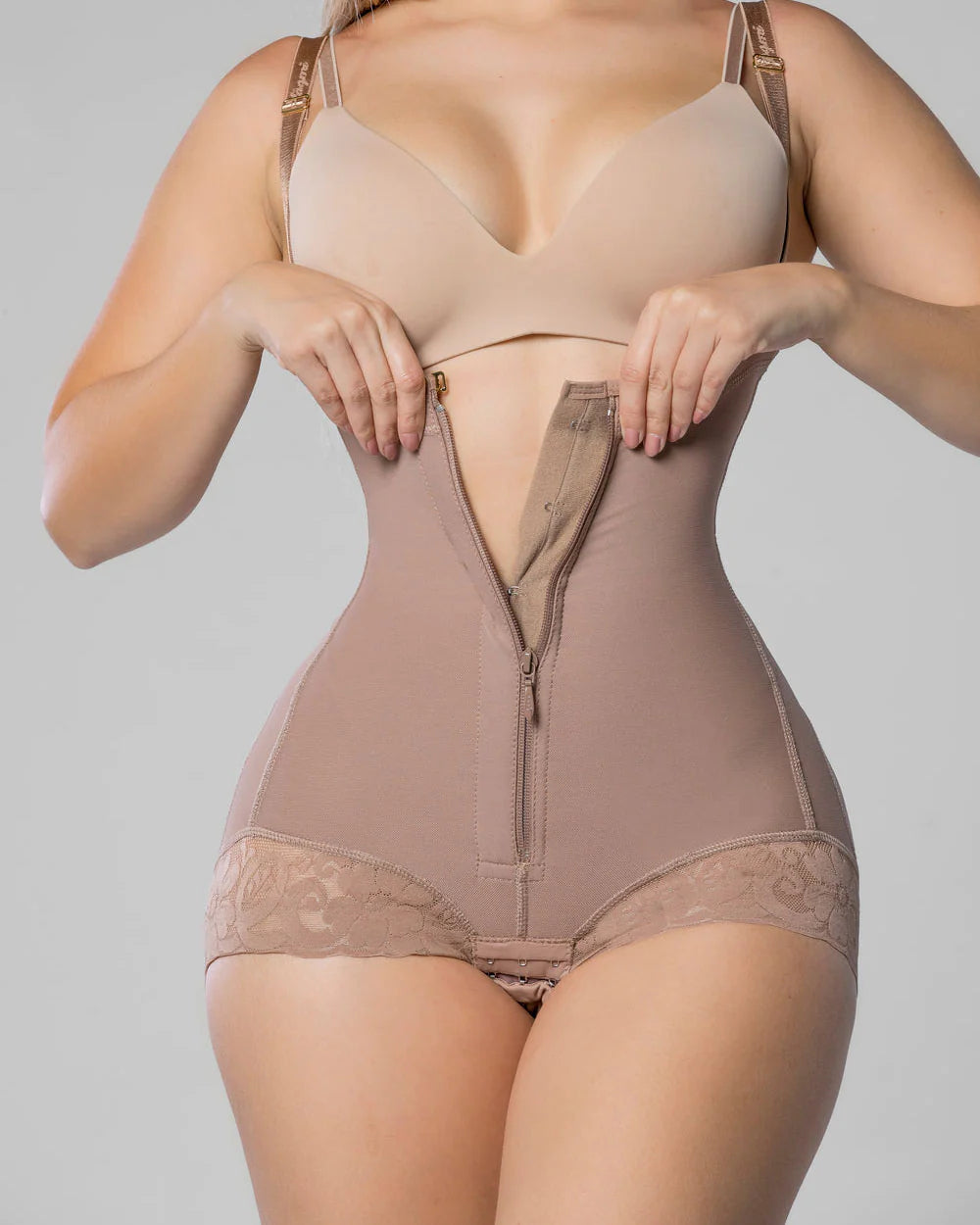 Body moldeador de faja con control de barriga y busto abierto con cremallera